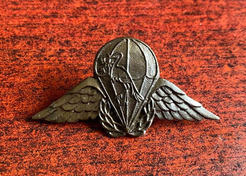 CISKEI PARACHUTE BATTALION,BLACKENED BERET BADGE-POST 1991- 2 LUGS