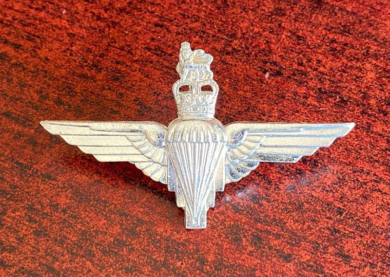 BRITISH PARACHUTE REGT. BERET BADGE- 2 LUGS