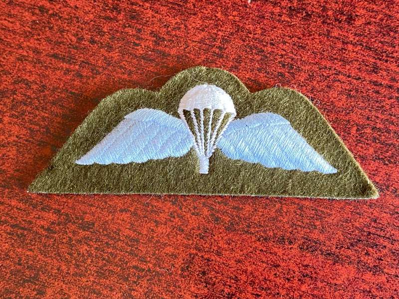 BRITISH OFF CRS PARACHUTE WING