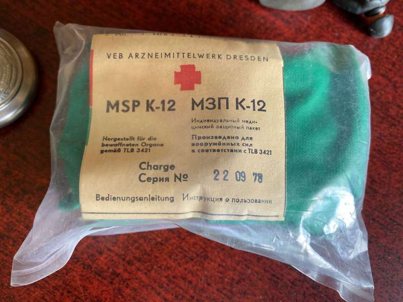 EAST GERMAN COLLECTION-2X BERET,BELT,SEALED MEDICAL AID KIT RAND AND 2X TOY SOLDIERS-CIRCA 1970'S