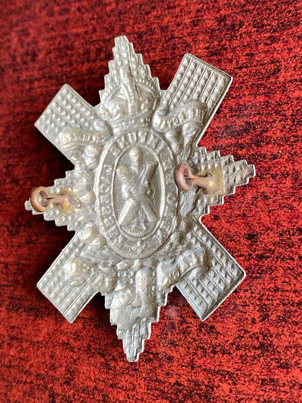 ROYAL HIGHLANDERS (BLACK WATCH) GLENGARY BADGE-PRE 1934-WHITE METAL- 2 LUGS