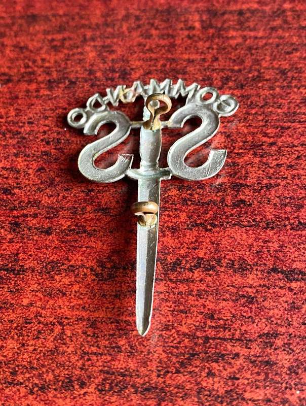 BRITISH WW2 PERIOD NO 2 COMMANDO,OFFICERS WHITE METAL CAP BADGE- 2 LUGS