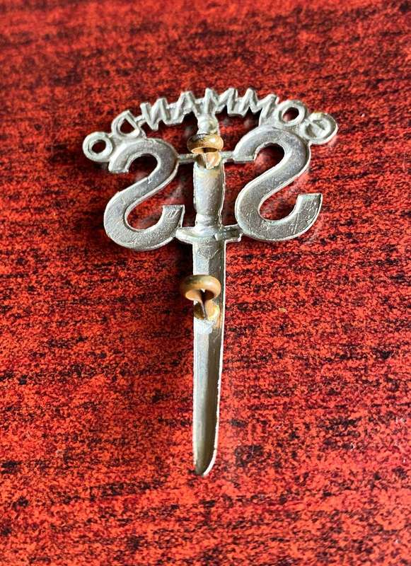 BRITISH WW2 PERIOD NO 2 COMMANDO,OFFICERS,WHITE METAL CAP BADGE- 2 LUGS
