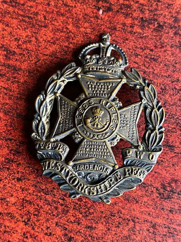 WEST YORKSHIRE REGT. CAP BADGE