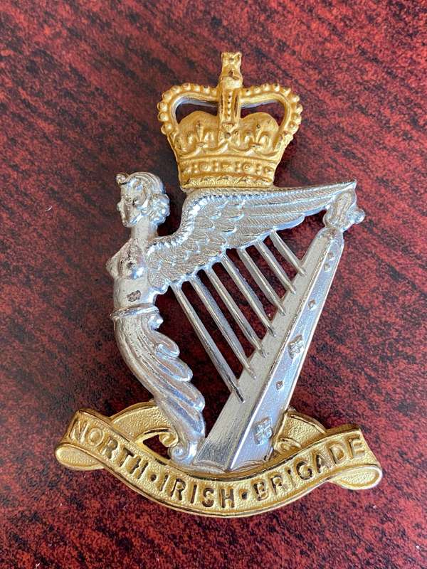 NORTH IRISH BRIGADE HELMET PLATE- 1958-1969-MEASURES 78X53MM- 4 LUGS