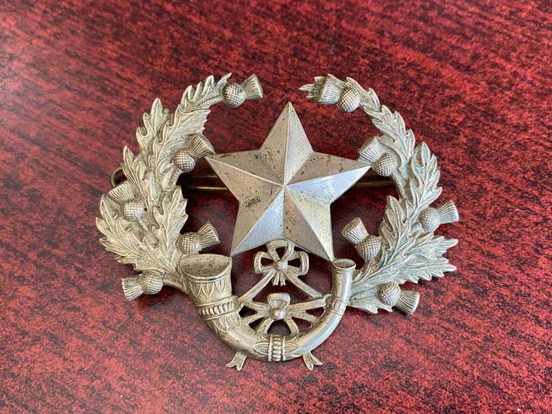 CAMERONIANS HELMET BADGE-1901-1958- 2 LUGS