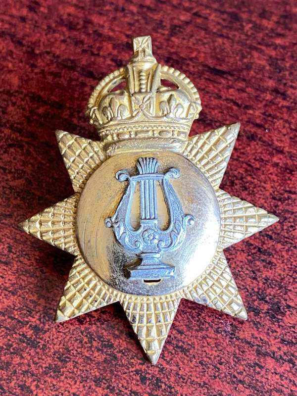 BRITISH ARMY BANDMASTER'S CAP BADGE-WORN 1902-1952- 2 LUGS
