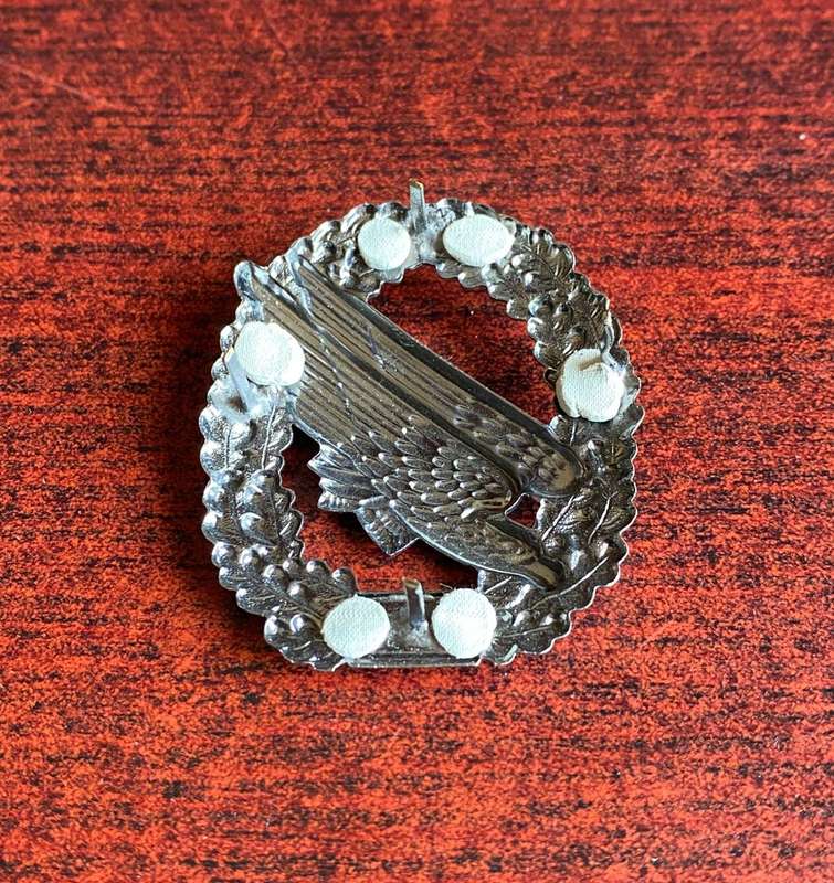 GERMAN BUNDESWEHR PARACHUTE BERET BADGE