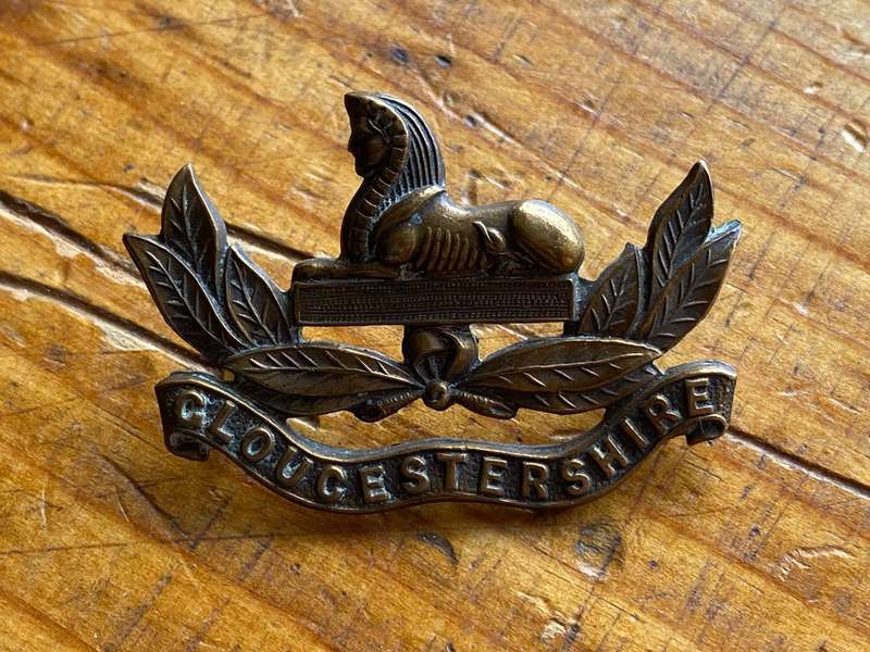 GLOUCESTERSHIRE REGT. CAP BADGE