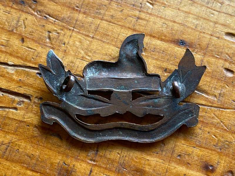 GLOUCESTERSHIRE REGT. CAP BADGE