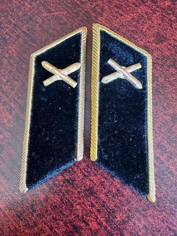 SOVIET ARMY COLLAR TABS FOR ARTILLERY OFFICER