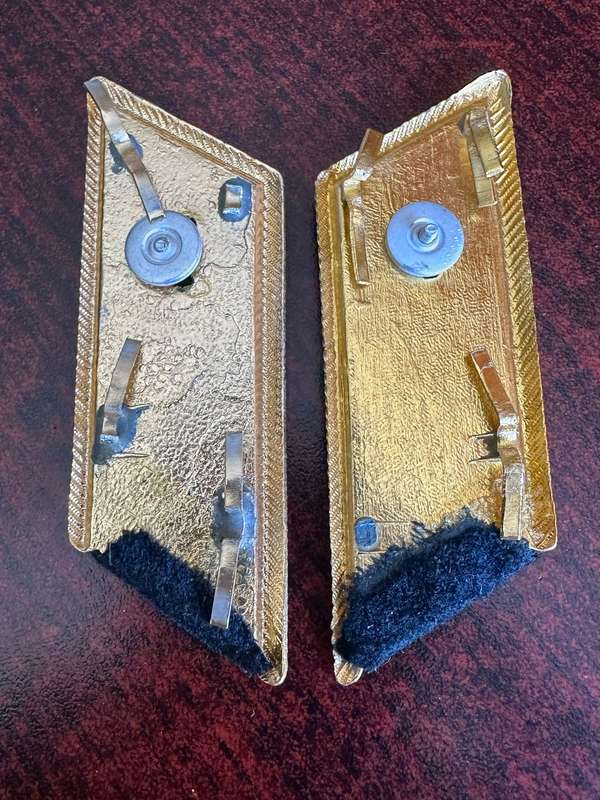 SOVIET ARMY COLLAR TABS FOR ARTILLERY OFFICER