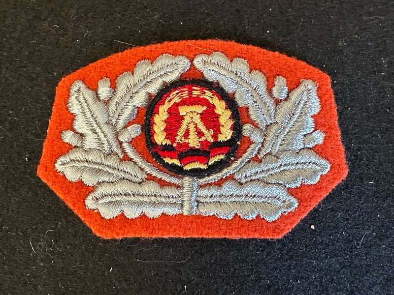 EAST GERMAN BERET BADGE-ORIGINAL