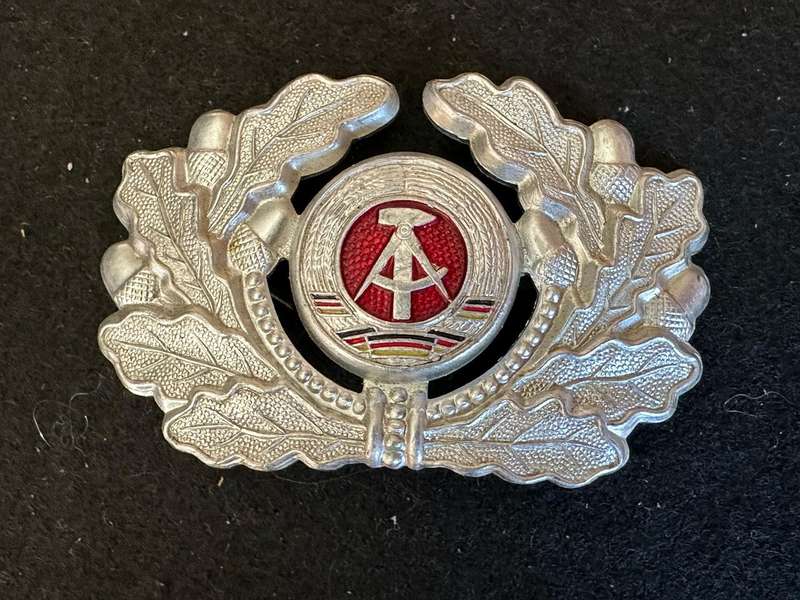 EAST GERMAN NVA CAP BADGE