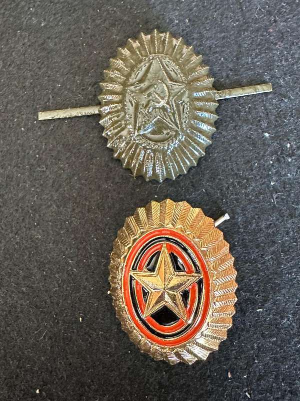 SOVIET RUSSIAN CAP BADGES