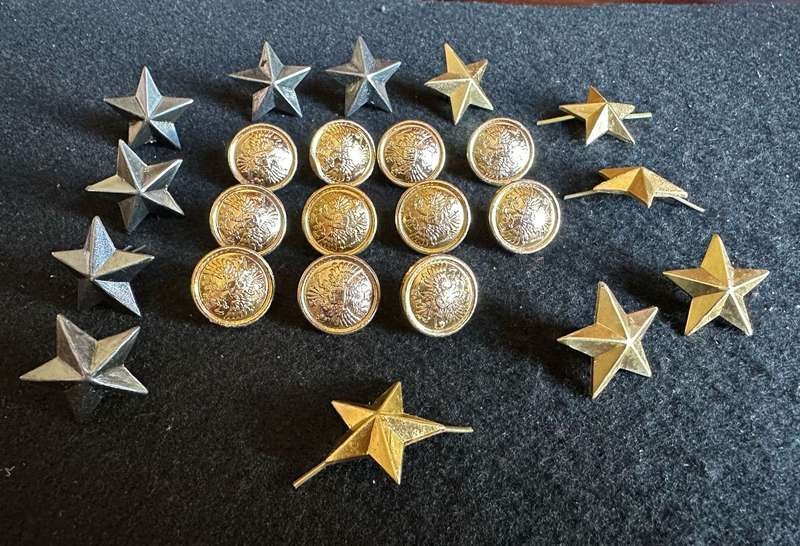 RUSSIAN TUNIC BUTTONS AND RANK STARS-SNR AND JNR OFFICERS