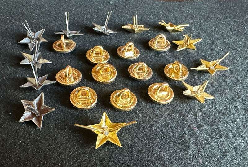 RUSSIAN TUNIC BUTTONS AND RANK STARS-SNR AND JNR OFFICERS