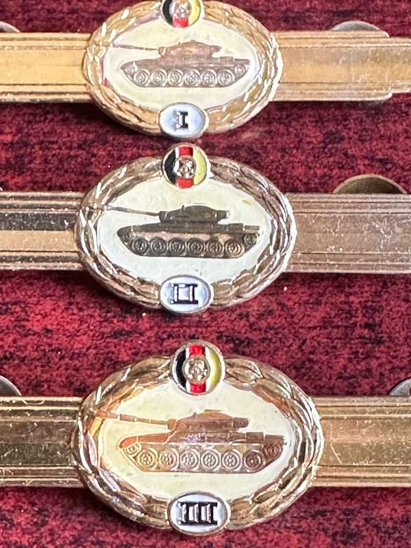 EAST GERMAN (DDR) QUALIFICATION BADGE FOR MOTORIZED INFANTRY OR PANSERGRENADIERS-MECHANIZED INFANTRY
