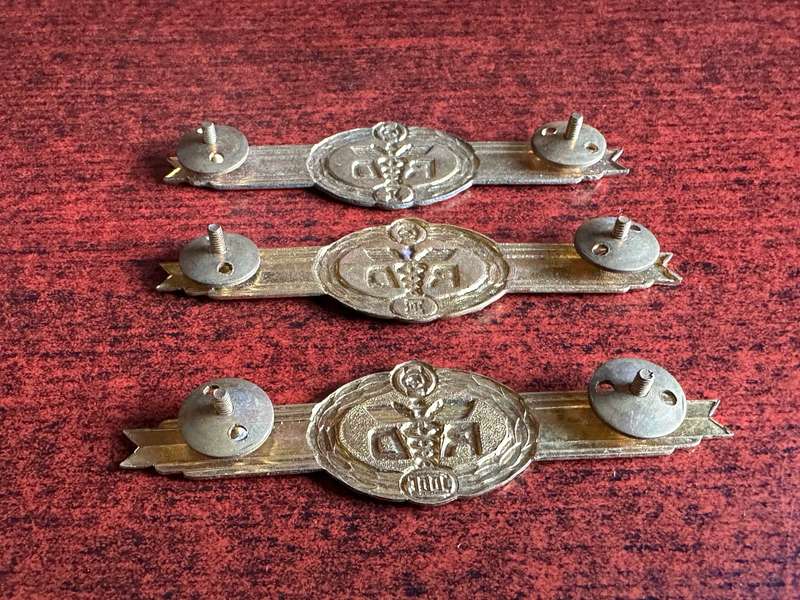EAST GERMAN FLIGHT OFFICER METAL BREAST BADGE-3 CLASSESD-WORN 1958-1990