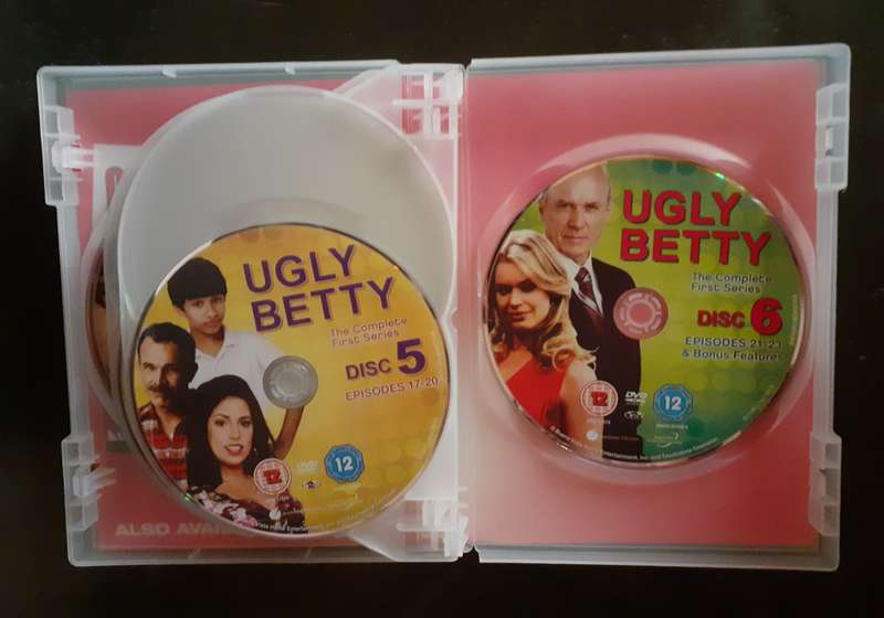 Ugly Betty - The Complete First Season (6 DVD Set)