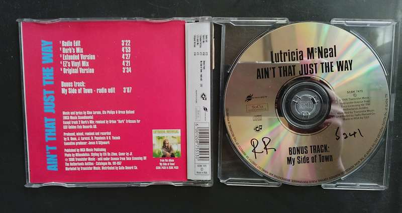 Lutricia McNeal - Ain't That Just The Way  (CD Single)