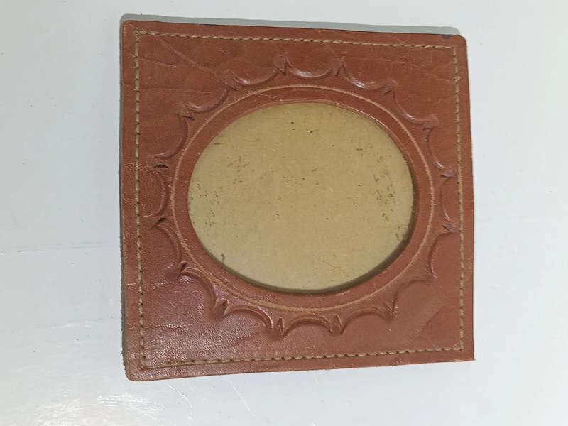 LEATHER PHOTO FRAME
