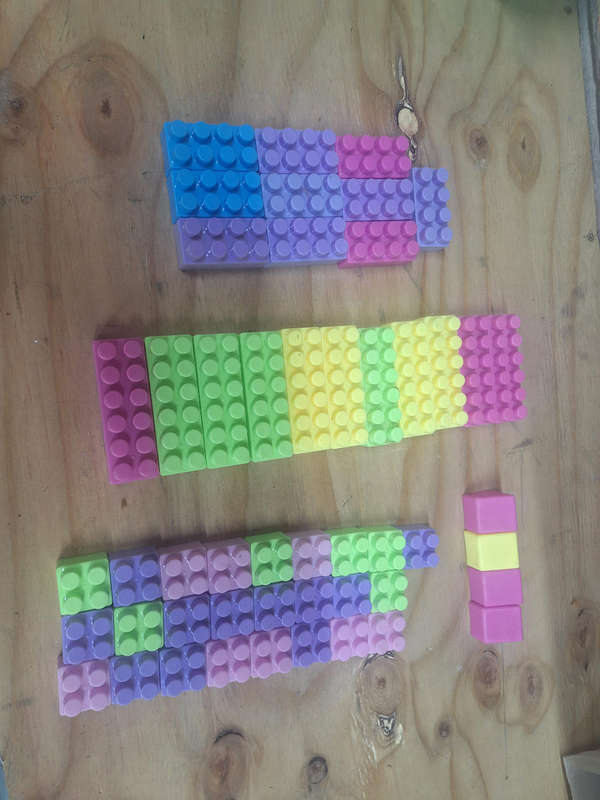 Plastic building blocks