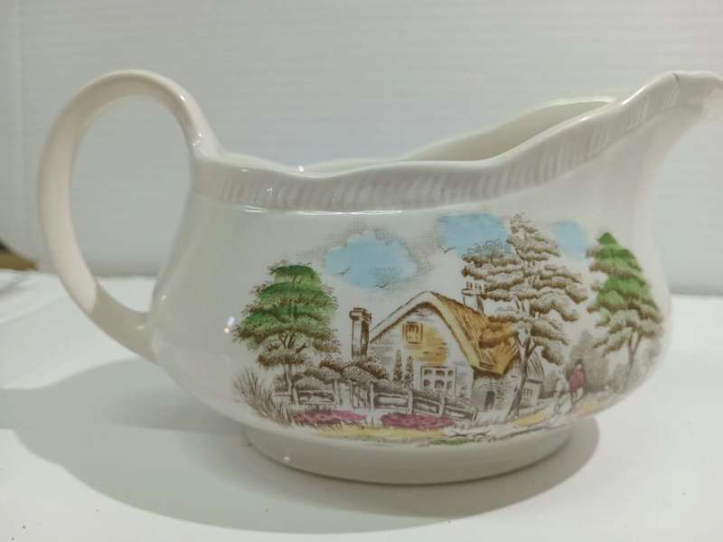 VINTAGE ALFRED MEAKIN GRAVY BOAT AND SAUCER FAMOUS COTTAGES SERIES