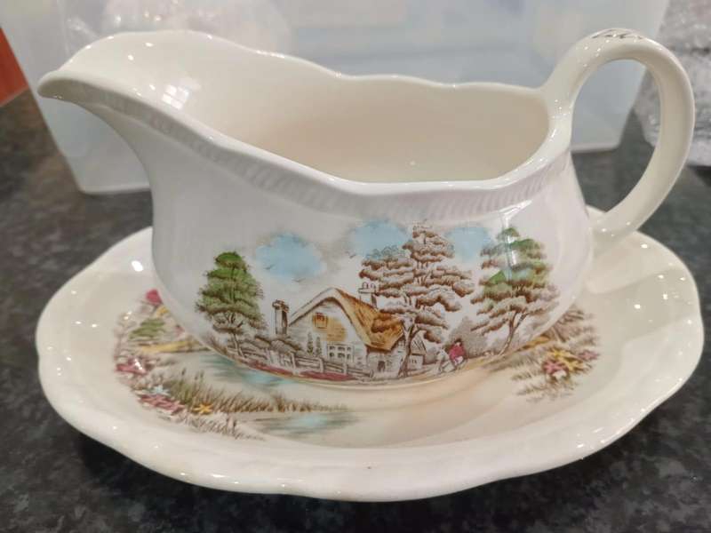VINTAGE ALFRED MEAKIN GRAVY BOAT AND SAUCER FAMOUS COTTAGES SERIES
