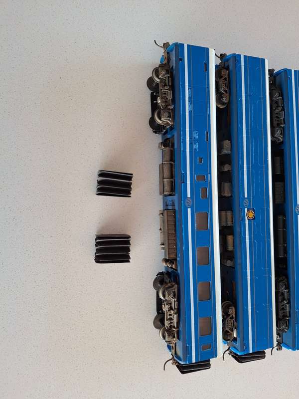 SAR BLUE TRAIN COACHES  S.A.R.M    X 7 WITH GANGWAYS  + KD COUPLERS (BOXED)