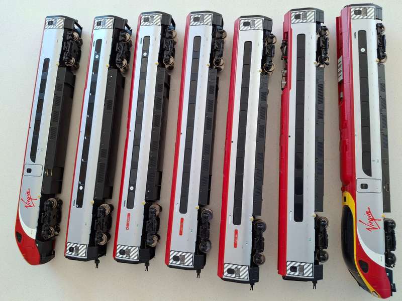Hornby Pendolina Virgin train set.DCC Chip fitted (x7)
