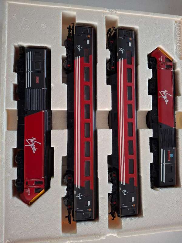 Hornby Train set.Virgin High speed "The red arrows"DCC Chip fitted