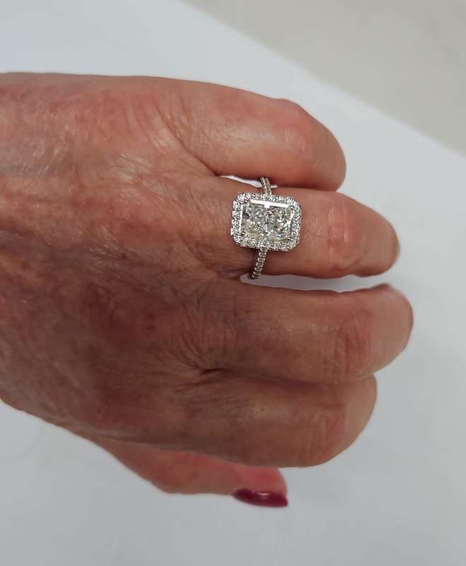 3.01CT DIAMOND RING  (IGI Certified Diamond) G VS2