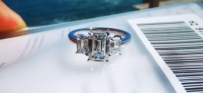 3.36CT DIAMOND RING, White Gold  (IGI Certified)