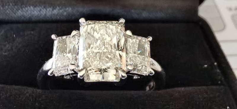 2.96CT DIAMOND RING, White Gold  (IGI Certified)