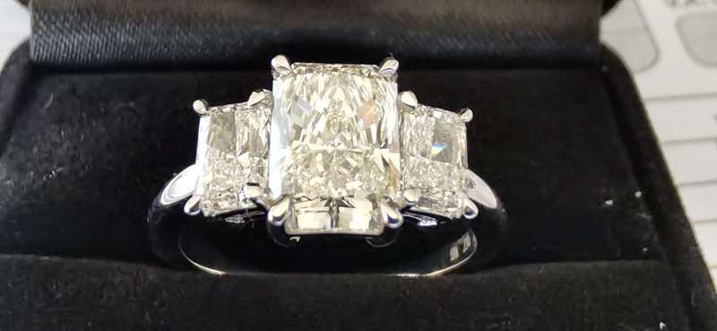 2.96CT DIAMOND RING, White Gold  (IGI Certified)