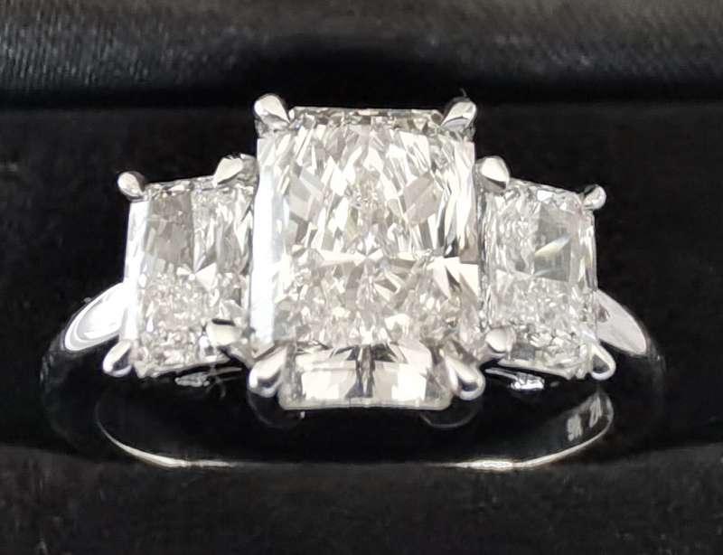2.96CT DIAMOND RING, White Gold  (IGI Certified)