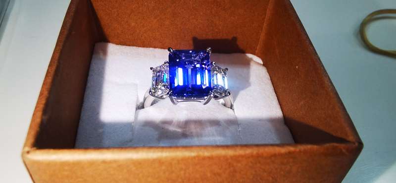 4.86ct Tanzanite & Diamond Ring
