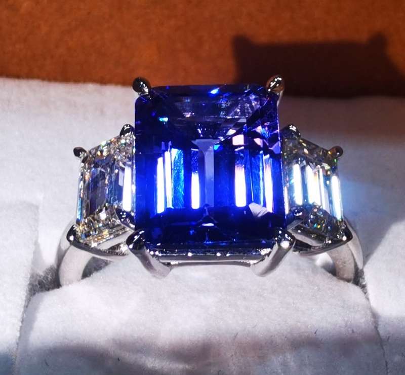 4.86ct Tanzanite & Diamond Ring