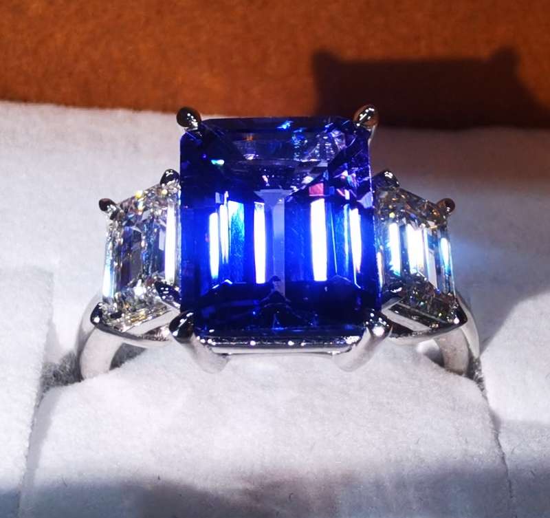 4.86ct Tanzanite & Diamond Ring