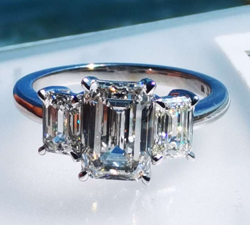 3.36CT DIAMOND RING, White Gold  (IGI Certified)