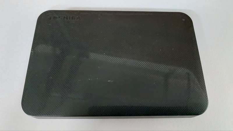 Toshiba 1TB USB3 External HDD with Data Cable