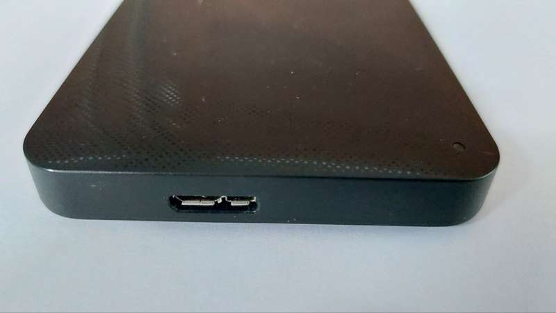 Toshiba 1TB USB3 External HDD with Data Cable