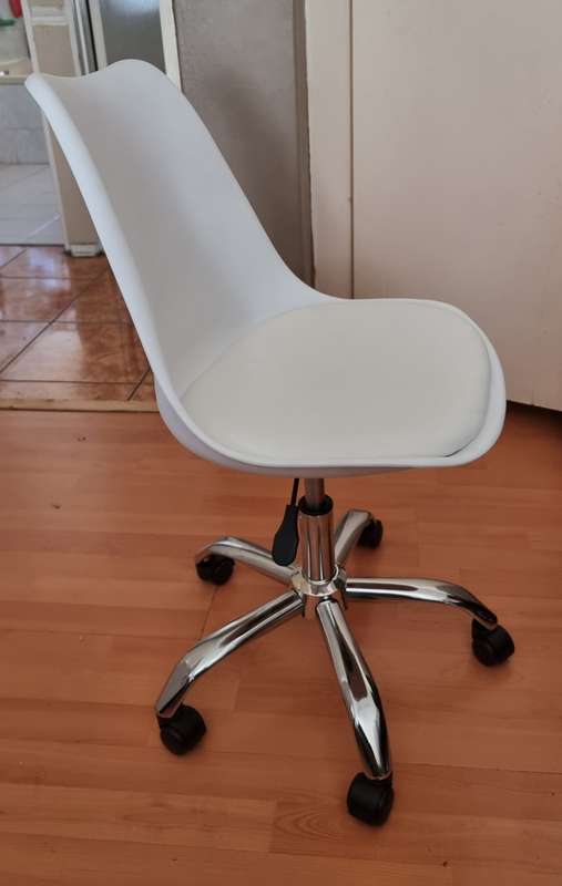 Merlin White Office Chair
