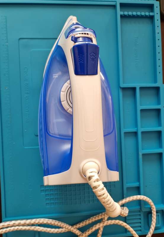 Russell Hobbs - Pro-Glide Steam Iron (for parts or repairs)