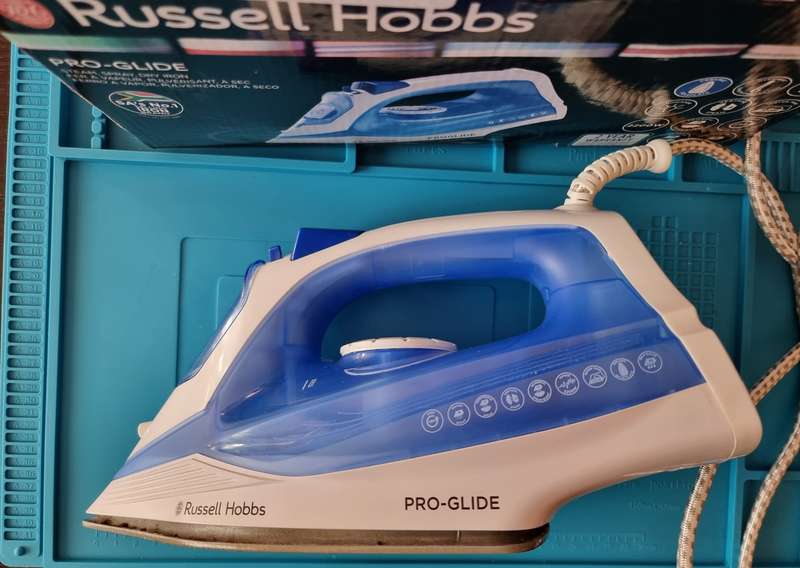 Russell Hobbs - Pro-Glide Steam Iron (for parts or repairs)