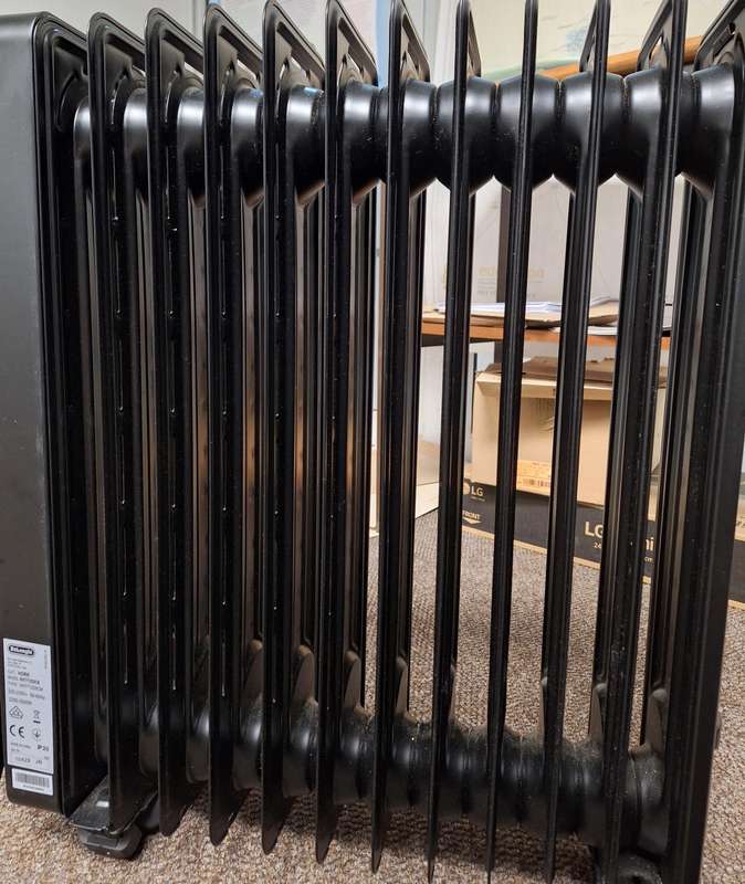 Delonghi - 12 Fin Oil Heater  KH771225