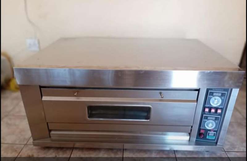 1 Deck Oven 2 Tray Electric Baking Oven (Including Trays)