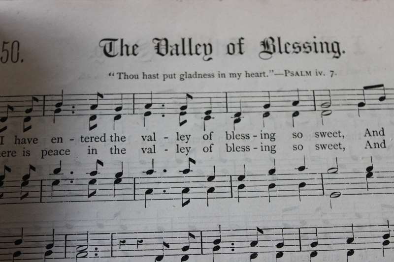 SACRET SONGS AND SOLOS. 750 Pieces. Compiled and sung by Ira D. Sankey.