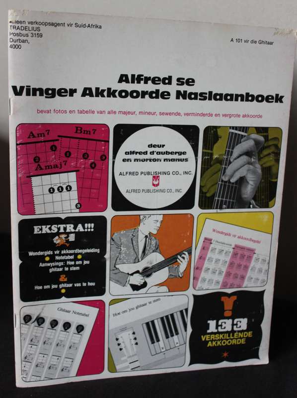 ALFRED SE VINGER AKKOORDE NASLAANBOEK deur Alfred d'Auberge en Morton Manus. (Ghitaar/Guitar)
